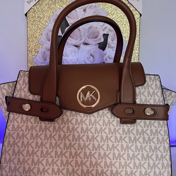 Michael Kors NWT Carmen vanilla medium flap satchal Xbody retails $558 - Picture 7 of 12